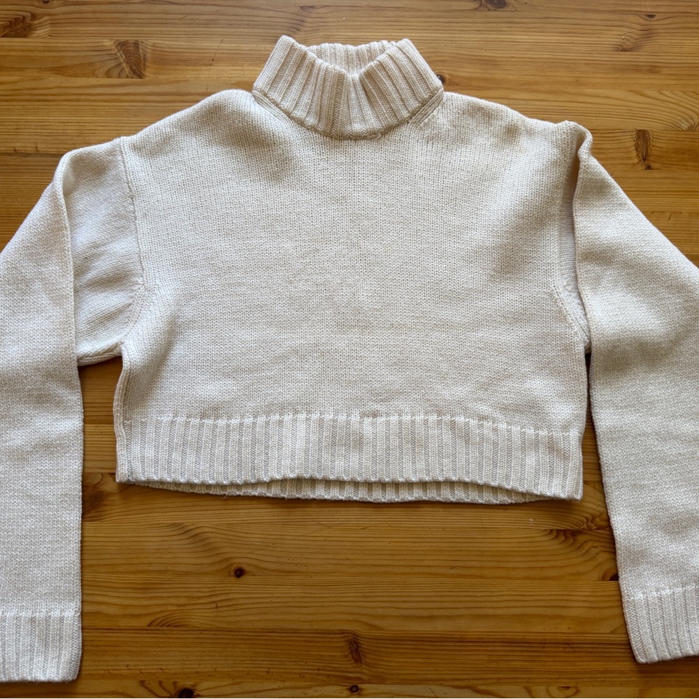 Aritzia Wilfred Cream/Ivory Cropped Merino Wool mock neck Sweater